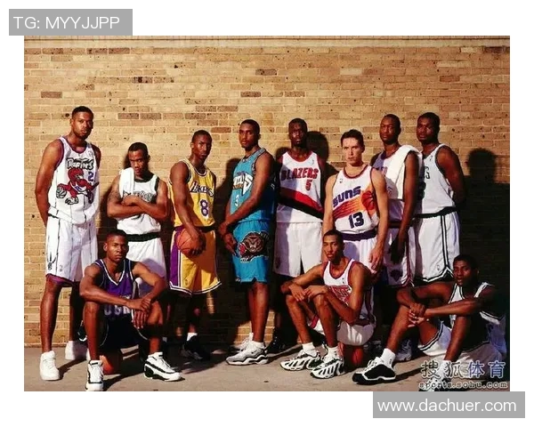 聚焦明星足球球星的成长历程与赛场辉煌成就分析